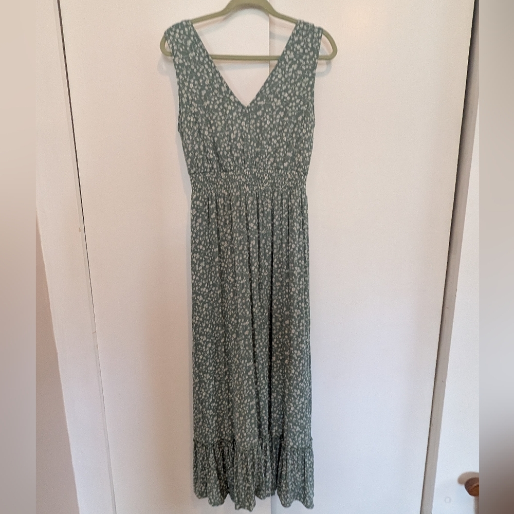 Light Green Floral Maxi Dress size Medium